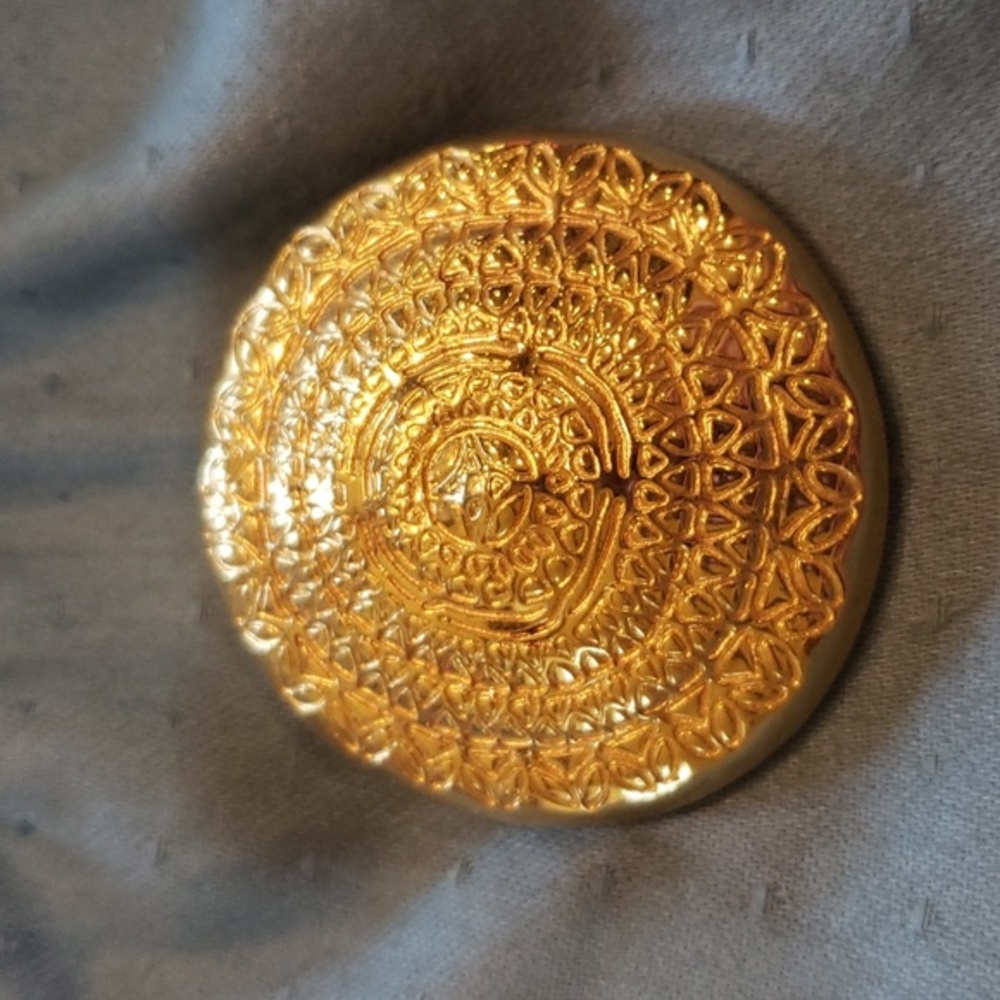 MONET Large Goldโ Medallion Brooch Pin Vintage Monet